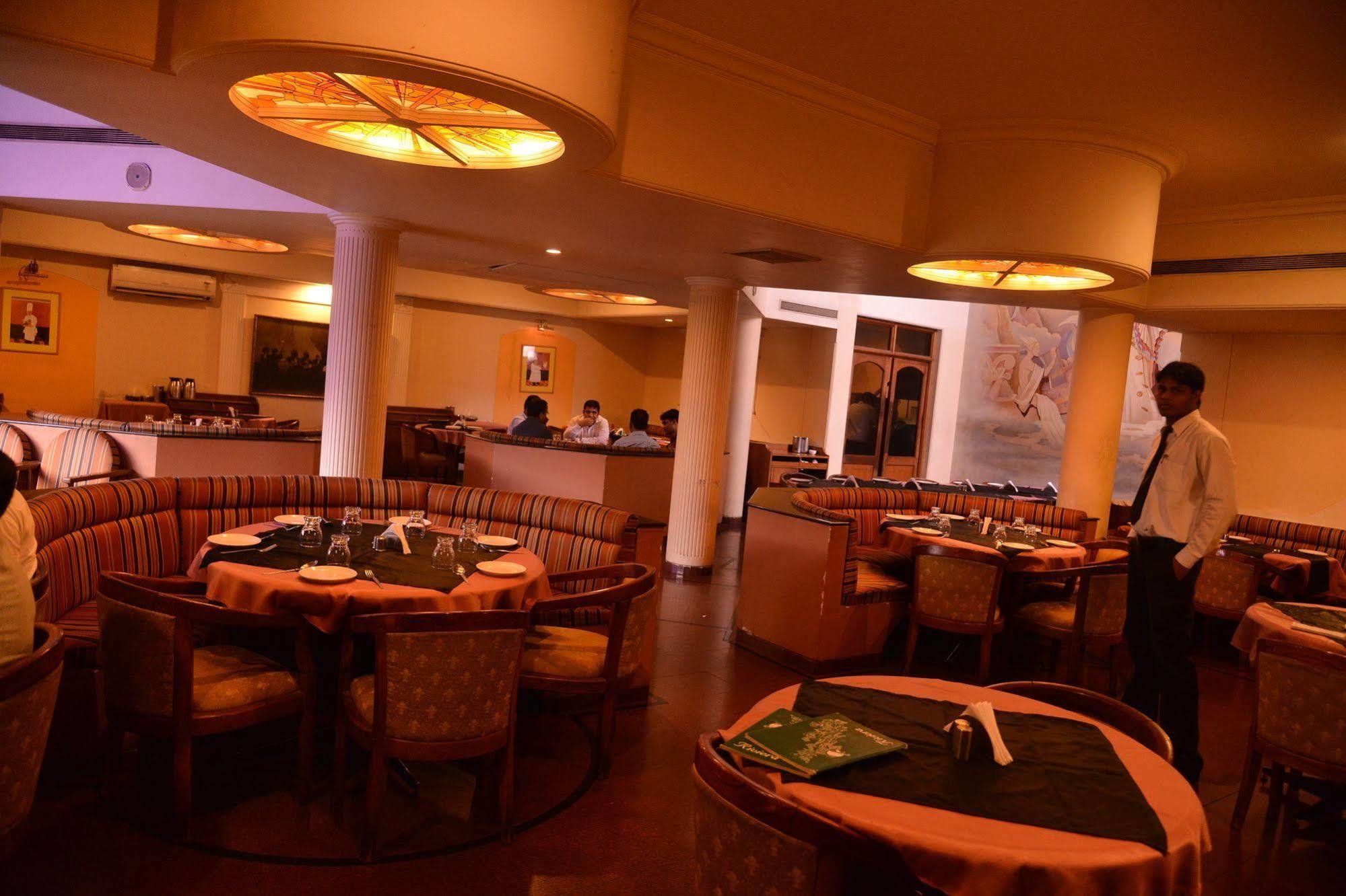 Hotel Sai Palace Nashik Exterior photo